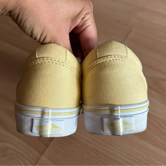 NEW Vans Old Skool Yellow Low Top Sneakers Women’s 8 - Picture 4 of 10